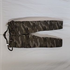 Express Stella Low-Rise Ankle Legging, Size 2, Camo